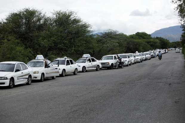 رانندگان ونزوئلایی با صف‌های طویل سوخت روبرو شدند