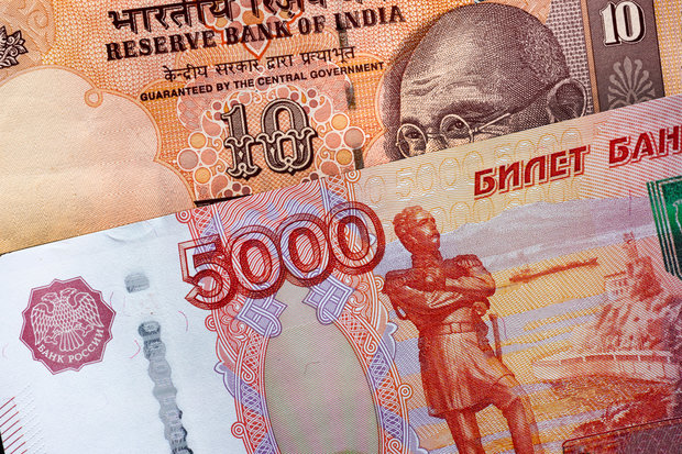 سقوط روبل و روپیه هند در برابر دلار