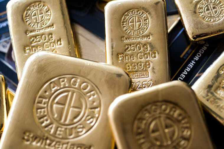 قیمت جهانی طلا با رو آوردن سرمایه‌گذاران به دلار افت کرد