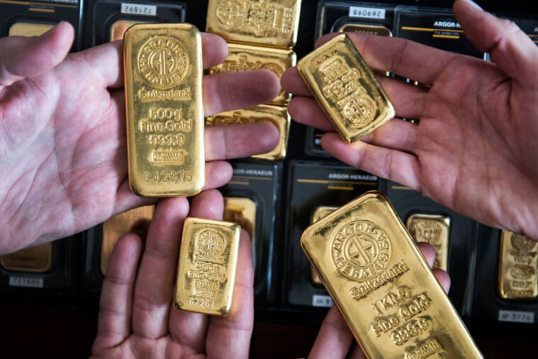 قیمت جهانی طلا با افت دلار رشد کرد / هر اونس ۱۸۶۰ دلار